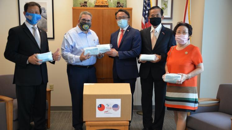 From left,  Andrew Jeng, Mayor Jose Alvarez, David Chien of the Taipei Economic and Cultural Office, Joe Wang of the Overseas Community Affairs Council-Republic of China and Lily Wang)