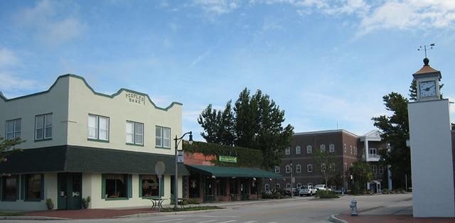 The Sidewalk Café Furniture Business Assistance Grant program provides a one-time grant for downtown businesses to utilize outdoor dining in the city’s sidewalk right-of-way areas.
