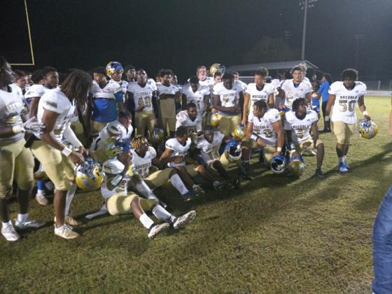 The Osceola Kowboys gather after their narrow 28-21 playoff win Friday over Newsome. PHOTO/DAN PEARSON