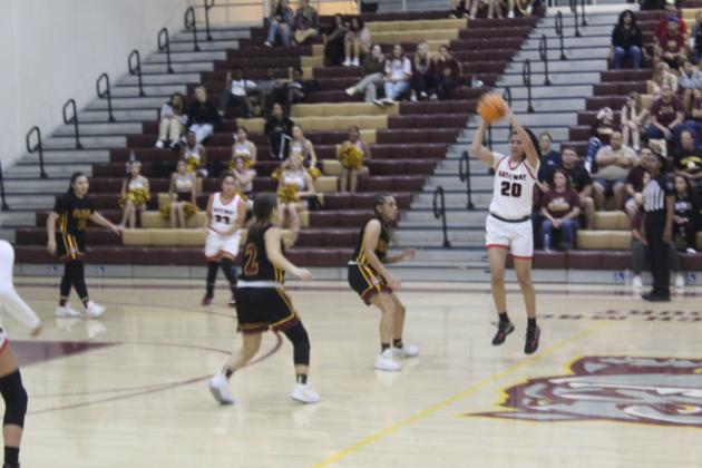 Gateway forward Malayna Stevenson passes the ball.