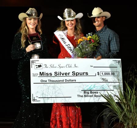 Raelynne Kempfer, 2022 Miss Silver Spurs, and Big Boss Clifton Chapman crown Riley DeRosa the 2023 Miss Silver Spurs. PHOTO/KATIE WILLIAMS