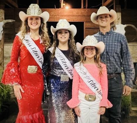 Miss Silver Spurs Riley DeRosa, Junior Miss Silver Spurs Lindsey Yma, Little Miss Silver Spurs Ivey Rousch, with Silver Spurs Rodeo Big Boss Clifton Chapman. PHOTO/KATIE WILLIAMS