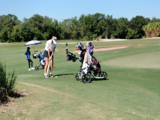 St. Cloud sophomore Karolyna Adams chips on the 18th hole. PHOTO/DAN PEARSON