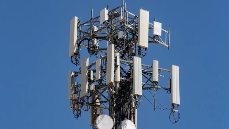 Cell phone customers are experiencing difficulties after a partial network failure Thursday.
