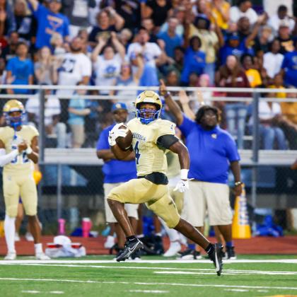 Osceola running back Taevion Swint, shown here in the victory over St. Cloud, ran for two touchdowns in a overtime loss Thursday to Orlando power Jones, 34-28. PHOTO/TAYLOR MCFEE