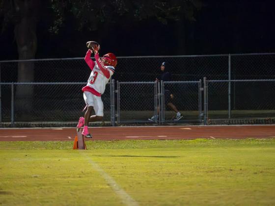 Ernest Nunn hauls in a touchdown pass for Poinciana Friday. PHOTO/MARIO CASAMALHUAPA