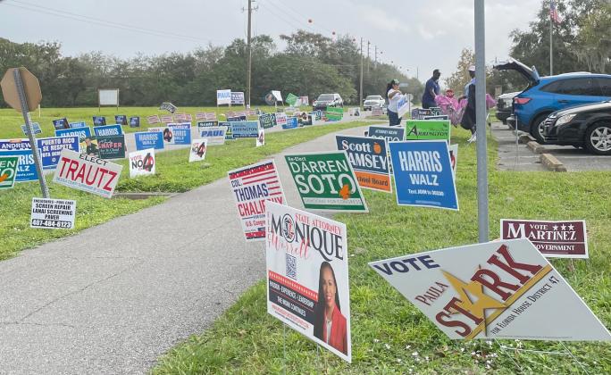 Signs, signs, everywhere signs, like at Kissimmee Civic Center. PHOTO/TONI ROWAN