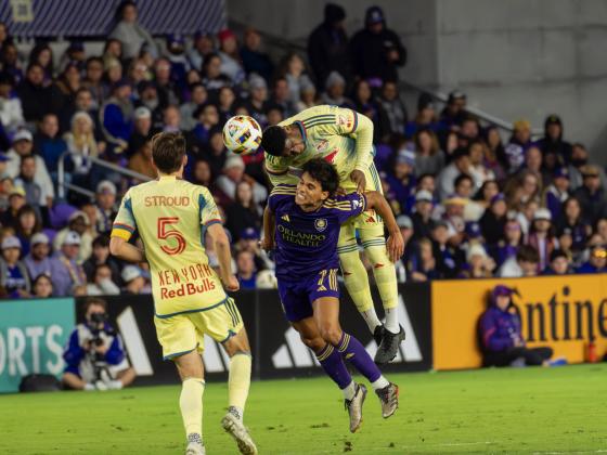 NYRB's Andres Reyes wins a header over Ramiro Enrique. PHOTO/MARIO CASAMALHUAPA
