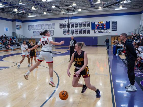 St. Cloud's Savannah Kroener evades Gateway's Andrea Sauzo. Kroener led the Bulldogs with 19 points. PHOTO/MARIO CASAMALHUAPA