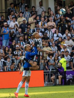 The Cruzeiro and Mineros derby was one of many fouls. PHOTO/MARIO CASAMALHUAPA