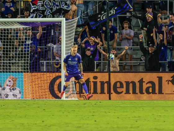 Dagur Thórhallsson scores in the 81st minute and lets out a primal scream.  PHOTO/MARIO CASAMALHUAPA