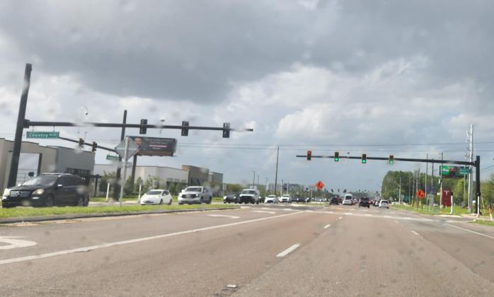 A new traffic light, serving a new shopping area, is in service on North Orange Blossom Trail at Country Road. The light at Osceola Parkway is immediately north of that. (Photo/Ken Jackson)