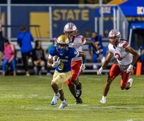 Alijah Jenkins runs for daylight. (Photo/Taylor McFee)