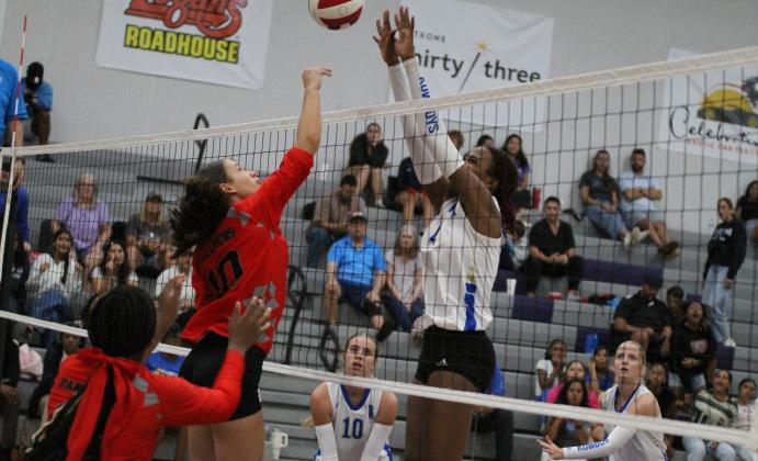 A net matchup: Osceola's Kimora Richardson and Gateway's Brihanna Venzen battle for a point at the net in Thursday's OBC girls volleyball championship match. (Photo/Michelle Kostuch)