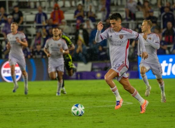 Eduardo Atuesta steals the ball and attacks in Orlando City's 1-1 draw Saturday against the Columbus Crew. (Photo/Mario Casamalhuapa)