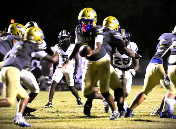 Osceola quarterback Amaree Rutland hands off to Alijah Jenkins in Friday's playoff victory over Durant. Rutland scored the game-winning touchdown on a 1-yard plunge. (Photo/Katie Williams)