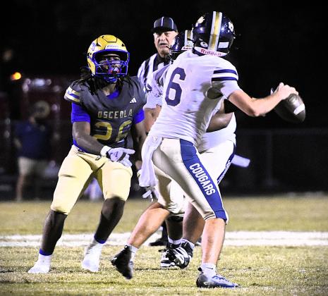 Osceola defensive end Dominique Redding bears down on Durant quarterback quarterback Sam Themar. (Photo/Katie Williams)