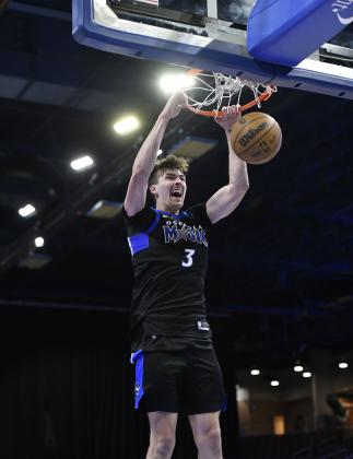 Colin Castleton gave the thousands of middle schoolers something to cheer about Thursday with 31 points in the Osceola Magic's 117-111 School Day win over the Mexico City Capitanes. (Photo/Osceola Magic)