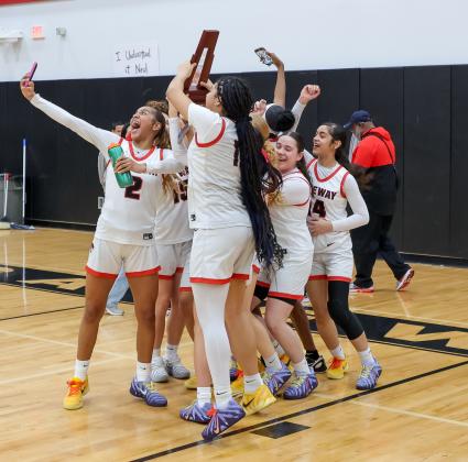 Title time's worth a selfie for the Gateway Panthers! (Photo/Taylor McFee)