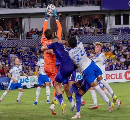Javier Otero starts as Maxime Crépeau serves a one game suspension due to his red card. Javier was essential in keeping the game 2-1. (Photo/Mario Casamalhuapa)