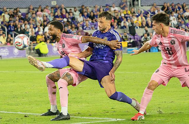 Orlando City's David Brekalo tries to score and is held back by the Inter Miami defense in Saturday's 4-2 Miami win at Inter&amp;Co Stadium. (Photo/Mario Casamalhuapa)