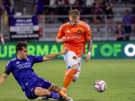 Zakaria Taifi defends well versus Mateusz Bogusz from Houston Dynamo. (Photo/Mario Casamalhuapa)