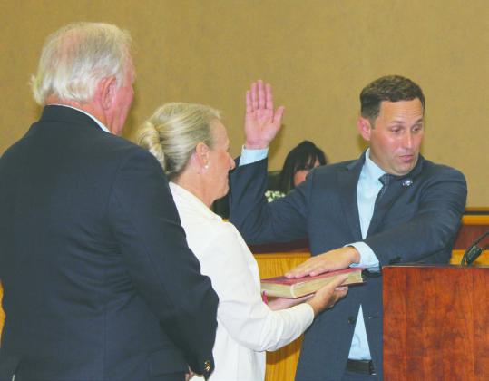 New Mayor Chris Robertson takes his oath of office Thursday. PHOTO/KEN JACKSON