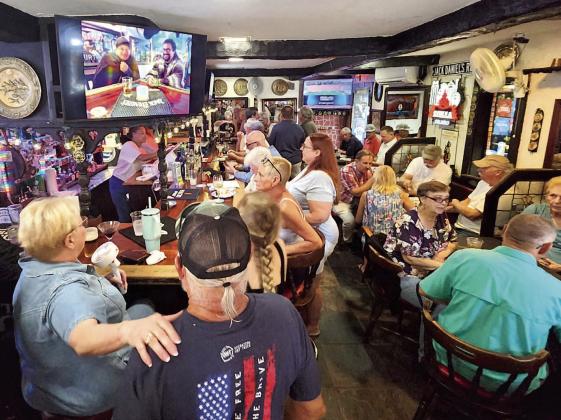 Fox &amp; Hounds celebrates its 40th anniversary — Photos by Ken Jackson