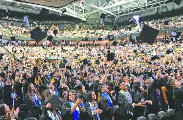 More than 1,250 students received their high school diplomas from Florida Virtual Schools on May 27 at a ceremony at the University of Central Florida. (Photo/FLVS)