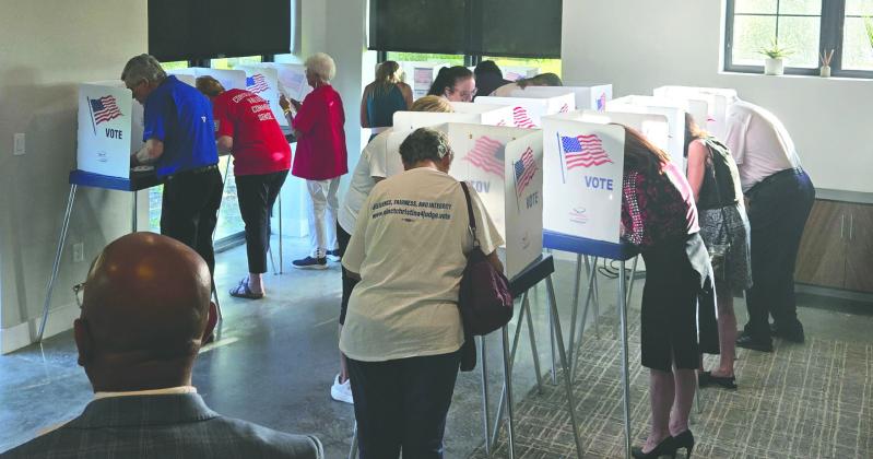 Alt Text for Hundreds turned out to hear from this year’s candidates and vote in the straw poll at Politics in the Barn in St. Cloud July 15. (Photos/Ken Jackson)