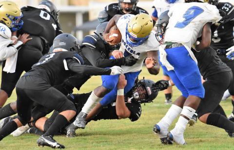 Ja’Randy Swint carried for 65 yards, some tough like this, in Osceola’s 28-0 Kickoff Classic win over Lake Nona. PHOTO/JANA STULTZ