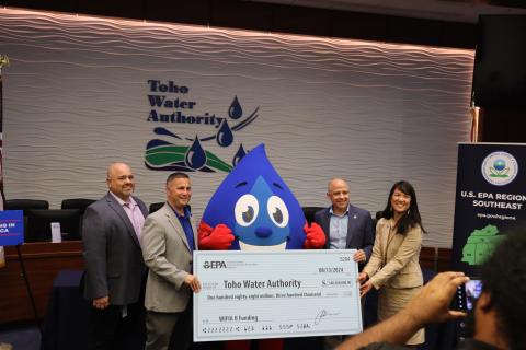 From left, Toho Water CEO Todd Swingle, U.S. Rep. Darren Soto, EPA Regional Administrator César Zapata and EPA Deputy Assistant Administrator Mae Wu present a funding loan to Toho Water which will support ensure clean, safe drinking water in a region where continued growth increases the demand for clean water. PHOTO/TOHO WATER