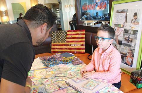 Army veteran Andres Rosario speaks with Huck Dominy at the Village Inn in St. Cloud Sunday. (Photo/Emely Albelo)