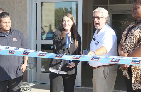 Aldi Manager Karry Johnson cuts the ribbon at Thursday’s grand opening with President and CEO of St. Cloud Chamber of Commerce Dirk Webb. (Photo/Emely Albelo)