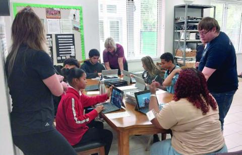 St. Cloud High School students test computer software at last week’s SKILLCircuits seminar. (Photo/Emely Albelo)