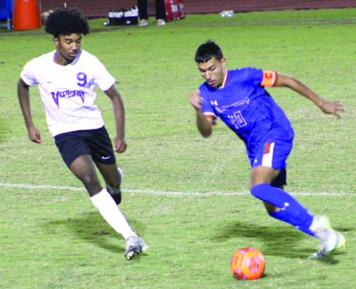 Alex Tuyo (10) led the county with 23 goals this season. PHOTO/ELOY HERNANDEZ
