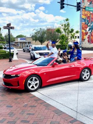 OHS graduation parade. NEWS-GAZETTE PHOTO/BRIAN MCBRIDE