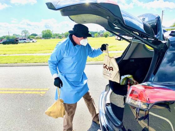 Kissimmee City Manager Mike Steigerwald gets in the mix. NEWS-GAZETTE PHOTO/BRIAN MCBRIDE