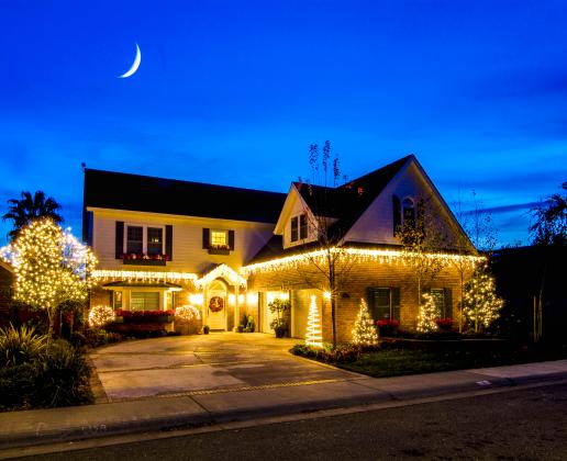 Sparkle Poinciana is a Christmas decorating contest to get the community all a-glow. One winner will be selected per Village. PHOTO/METRO