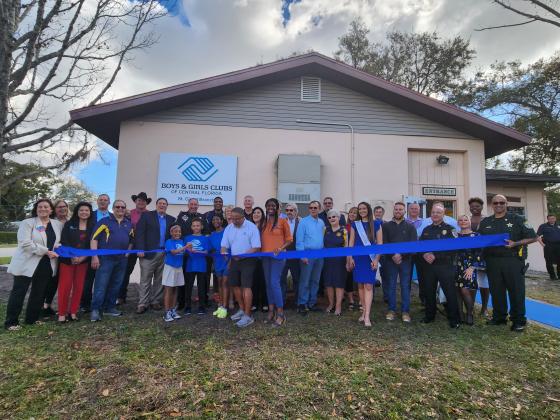 Cut that ribbon! PHOTO/KEN JACKSON