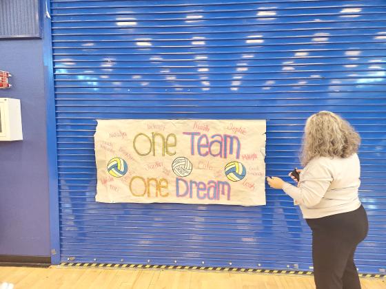 Osceola's cheerleaders provided the volleyball team some inspiration ahead of their Class 7A state volleyball title bid this week. (Photo/Ken Jackson)