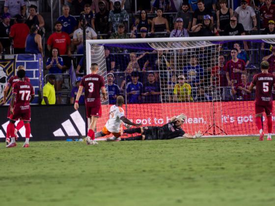 Maxime Crépeau saves a goal from FC Cincinnati. Orlando tied Cincinnati 1-1. Photo by Mario Casamalhuapa