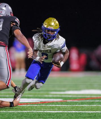 Osceola's Javontay Barnett, shown here in the Kowboys' win over Lake Mary, filled in at quarterback Friday at Bartow and nearly led his team to victory with contributions on the ground, through the air and in the return game. (Photo/Taylor McFee)
