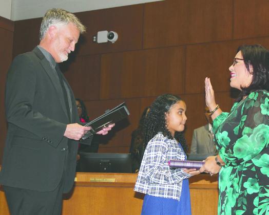 New Kissimmee Mayor Jackie Espinosa is sworn in. PHOTO/KEN JACKSON