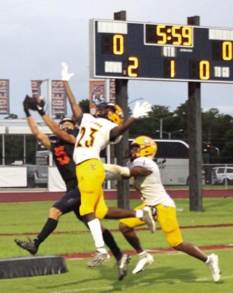 St. Cloud defenders Malcolm Senono (23) and Terrance Griffin try to stop Tohopekaliga's Julian Nasco from catching a touchdown pass in Friday's 47-6 Tiger win. PHOTO/KEN JACKSON