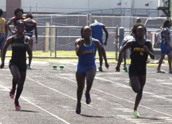 Osceola’s Shannon Levy (center) qualified for the 100 meters and the Kowboy’s 4x100 relay at the Class 4A state track meet. PHOTO/ERIC PINELLAS