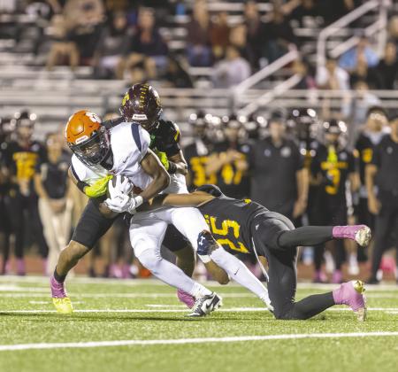 Last year St. Cloud upended Tohopekaliga; if that happens Friday, the Bulldogs could claim a district title for the first time since 2016. (Photo/Taylor McFee)