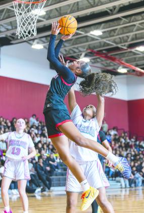 Gateway sophomore Ashlynn Day is averaging 24 points and 12 rebounds a game during the Panthers’ 8-0 run to start the hoops season. (Photo/Taylor McFee)