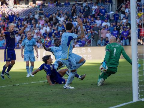 Enrique scores the only goal versus former USA international Goalkeeper Brad Guzman. PHOTO/MARIO CASAMALHUAPA