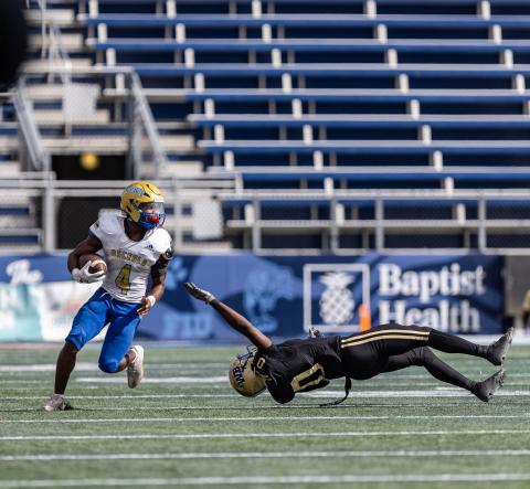 Osceola's Taevion Swint makes West Boca Raton defensive back lay out, and miss, on a sweep in Friday's Class 6A championship game. PHOTO/TAYLOR MCFEE